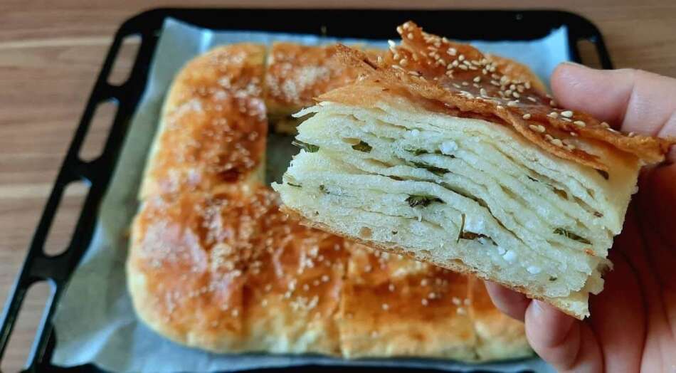 sadece 3 bezeyle kat kat börek yapımı