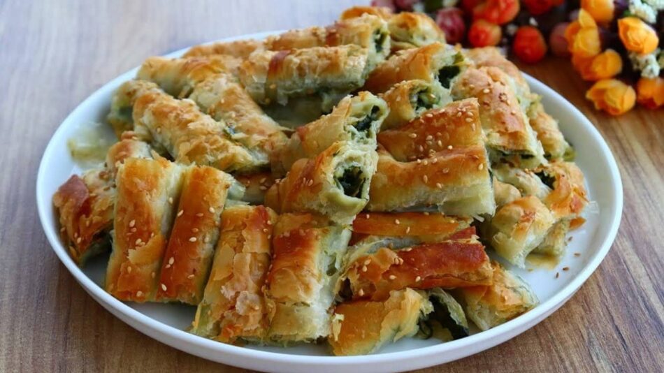 ıspanaklı el açması börek tarifi