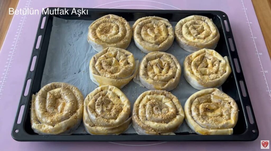 yufkadan haşhaşlı tahinli çörek